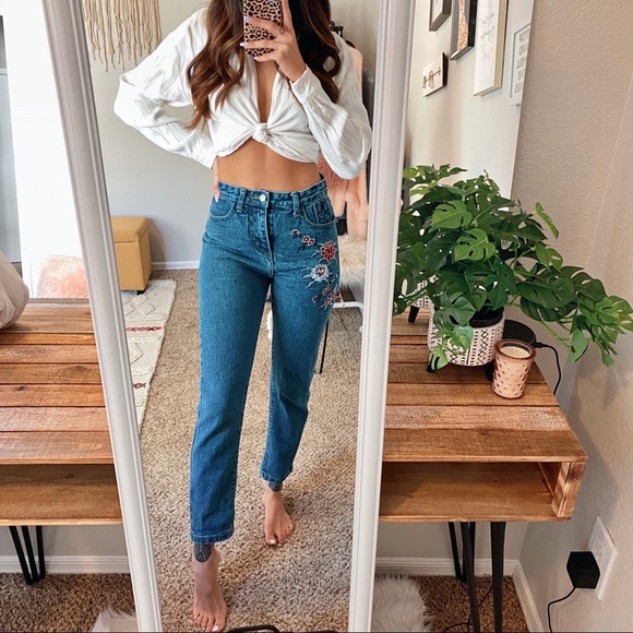 Vintage Denim - Vintage High Rise Floral Embroidered Jeans